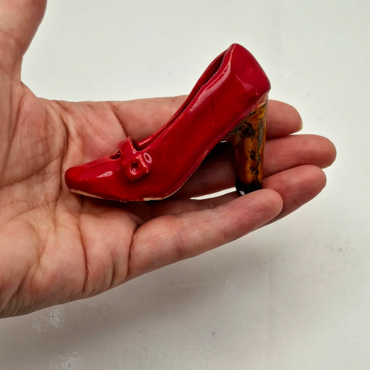 Buty ceramiczne seria sklep obuwniczy, prezent dla miłośników butów i ceramiki, prezencik ceramiczny